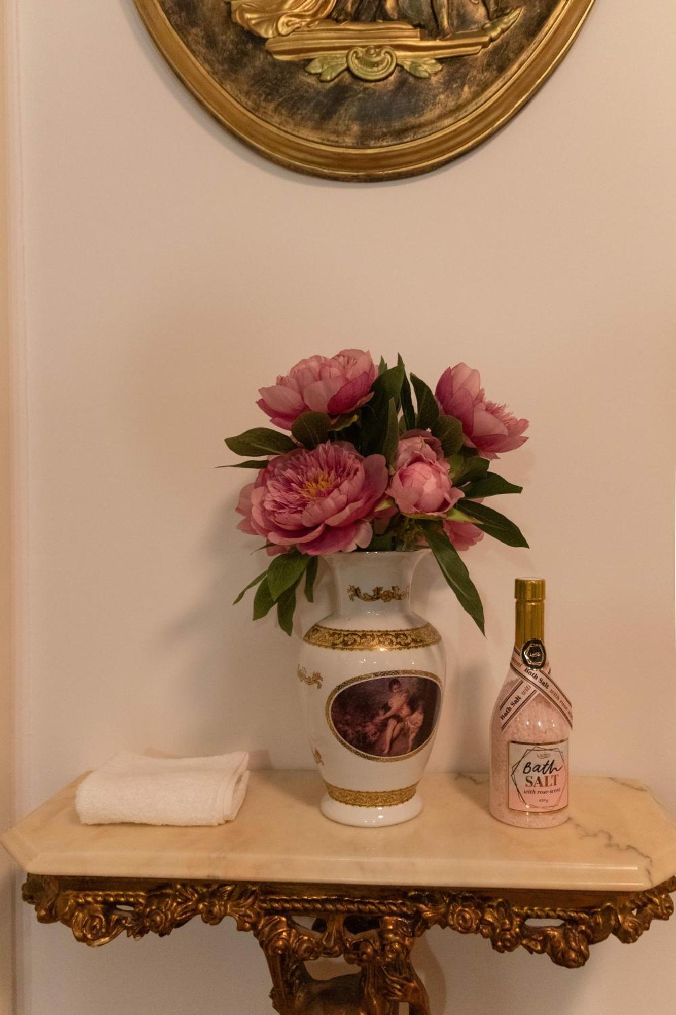 Apartment Theroyals *