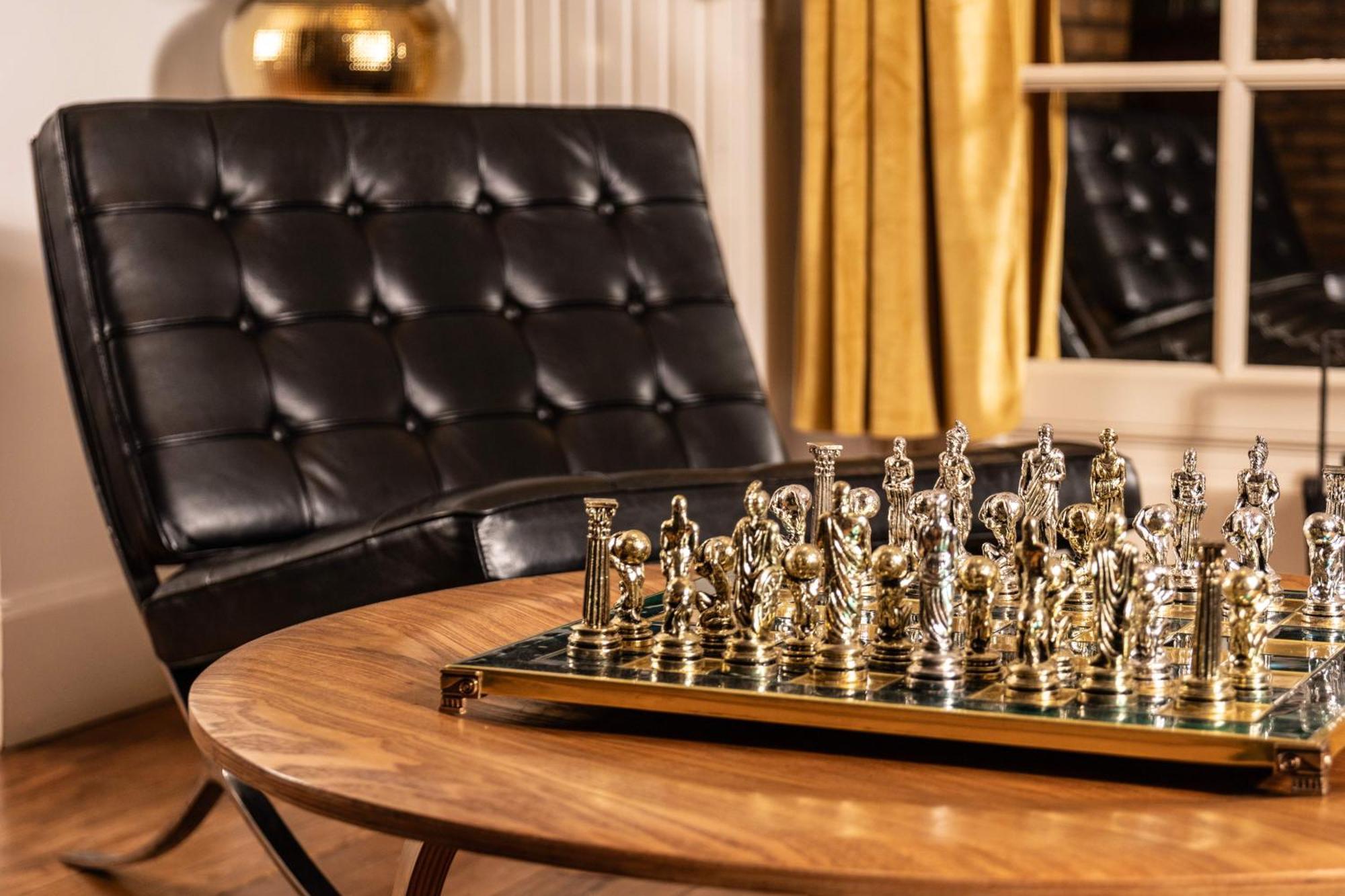 Theroyals Apartment